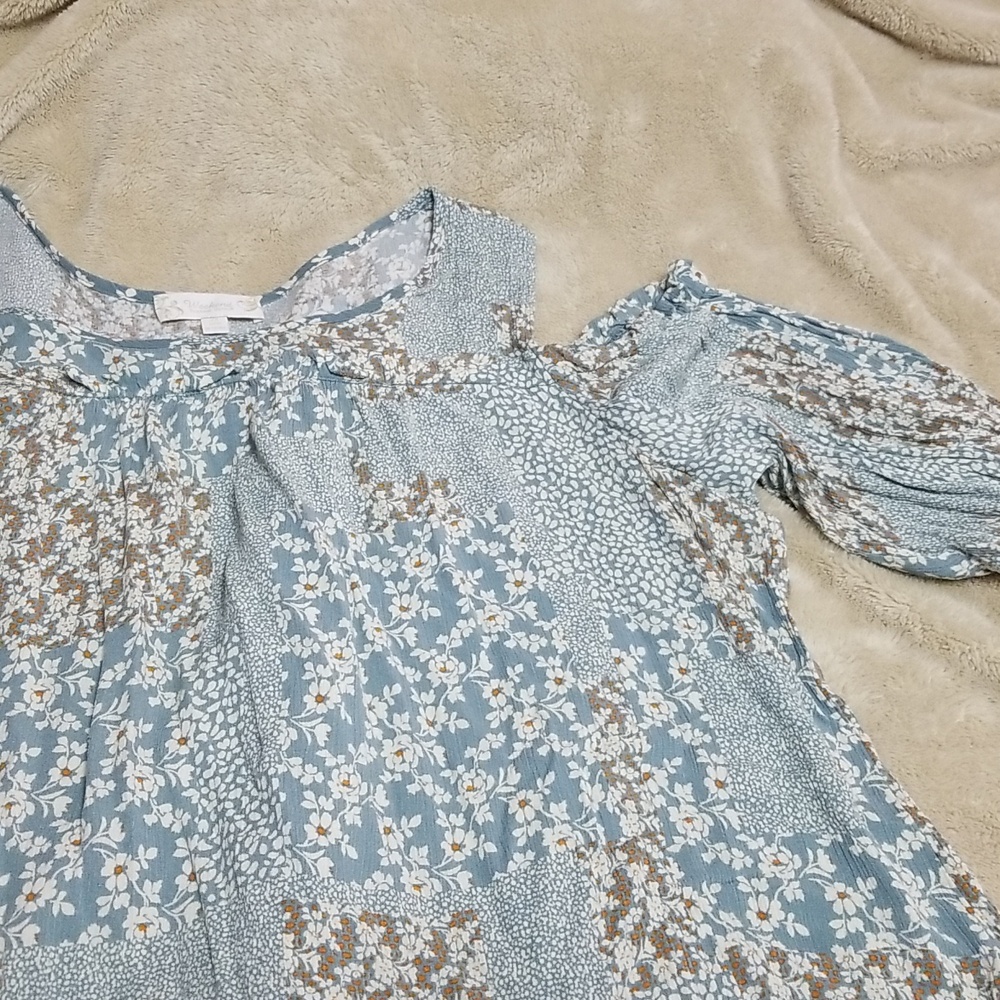 Cold shoulder top - Picture 3 of 4